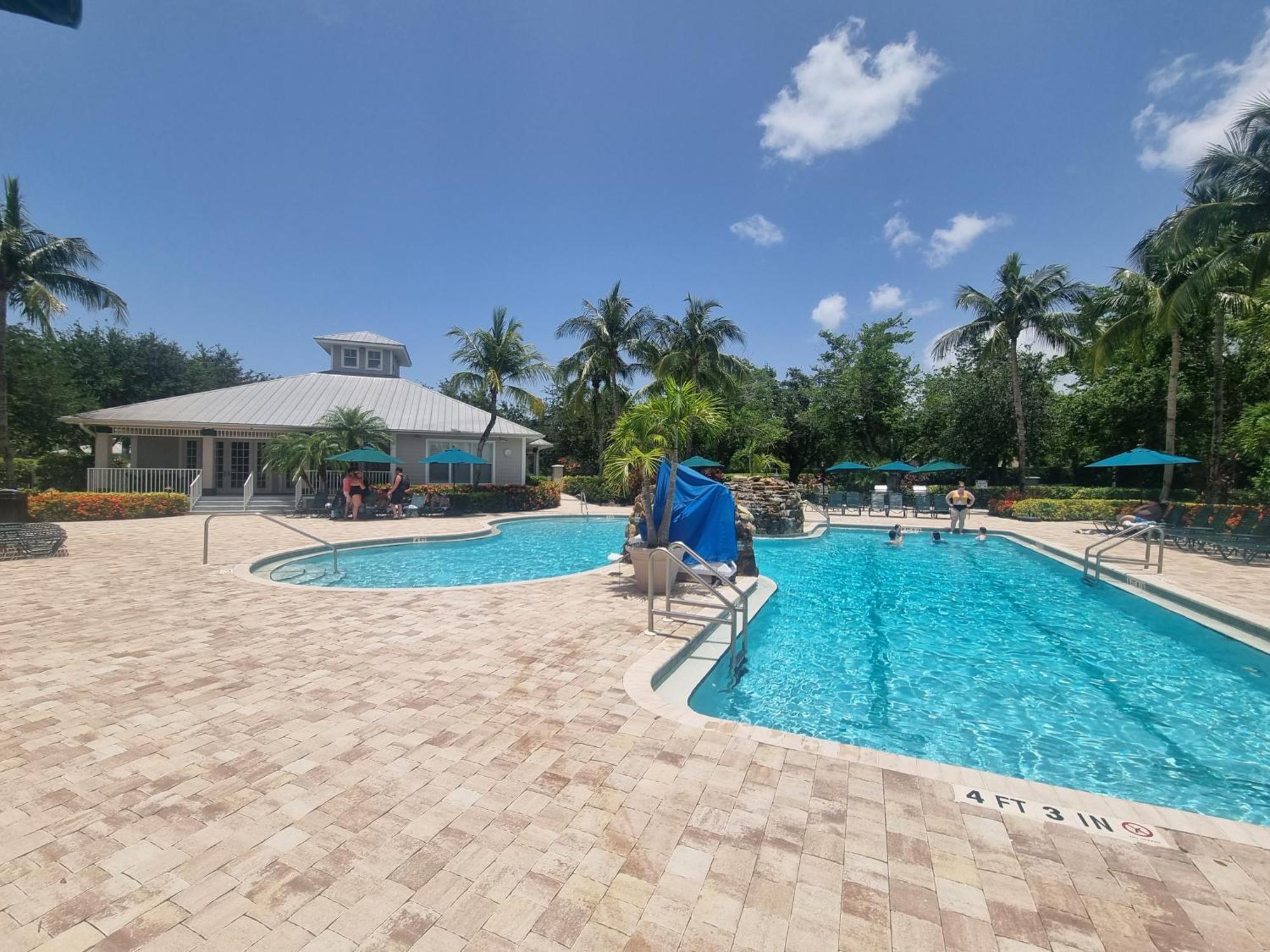 Stunning 2-Bedroom Plus Den Condo In Greenlinks Resort Нейплс Экстерьер фото