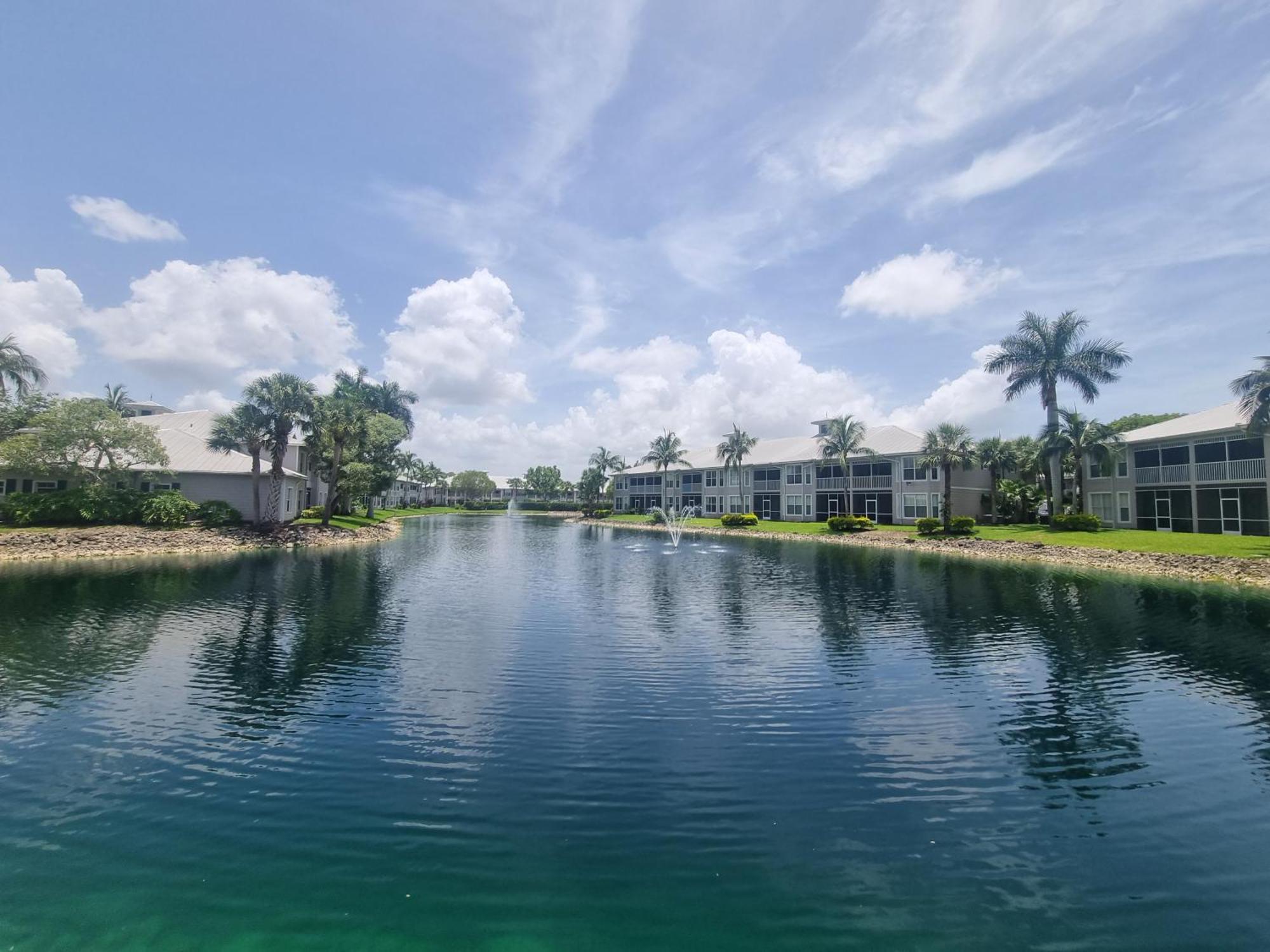Stunning 2-Bedroom Plus Den Condo In Greenlinks Resort Нейплс Экстерьер фото